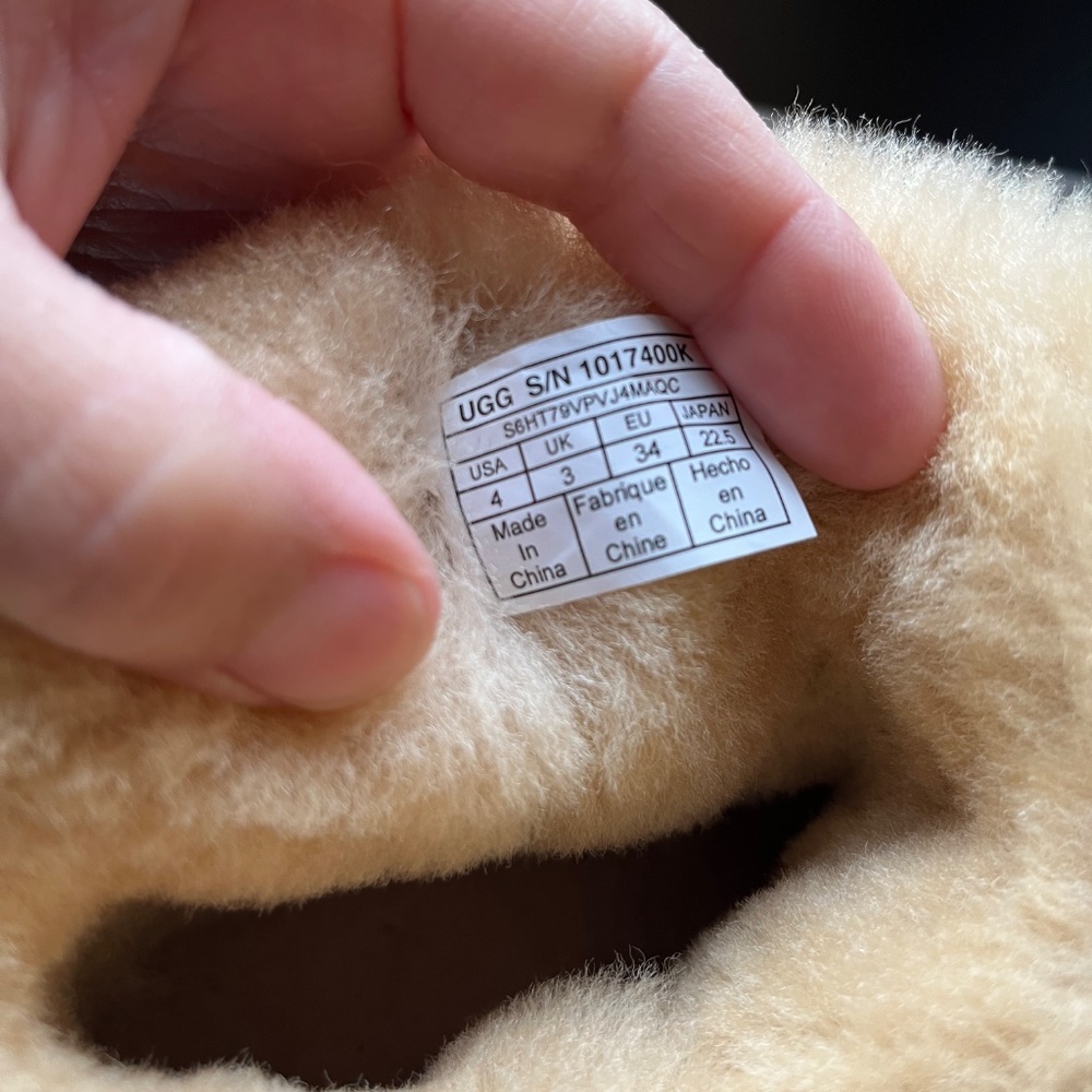 UGG Bailey Button (Chestnut) - Picture 6 of 6